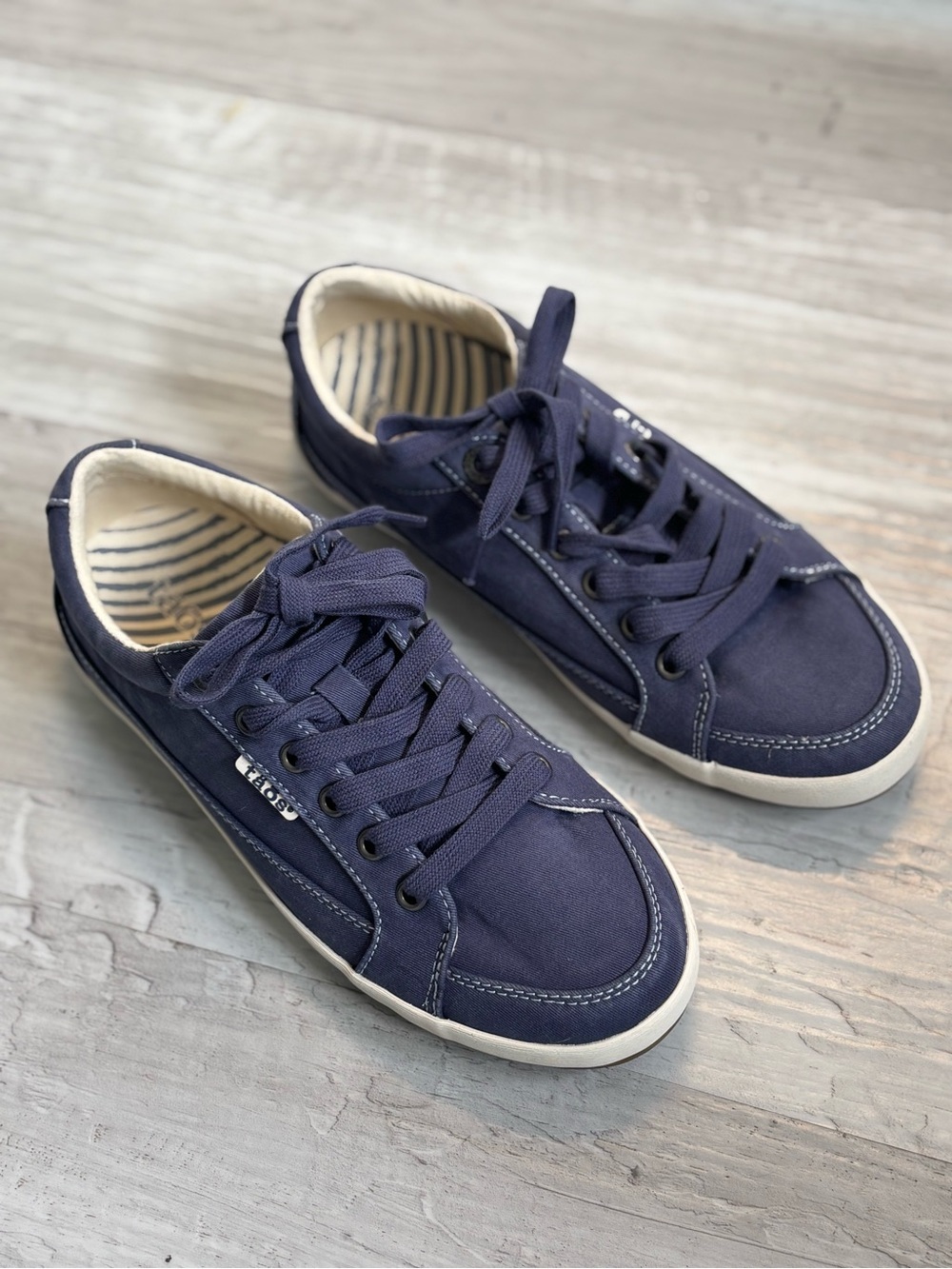 Taos Moc Star 2 Indigo Distressed Canvas Lace Up Sneakers Women’s Size 7.5